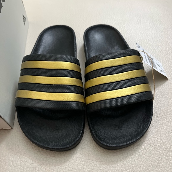 NWT - Adidas Unisex Sandals - W6M5 & W10M9 - Picture 2 of 9